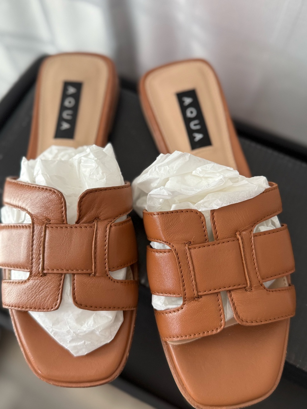 Aqua for Bloomingdale’s Tan Leather Slide Flat Sandals Size 6.5
